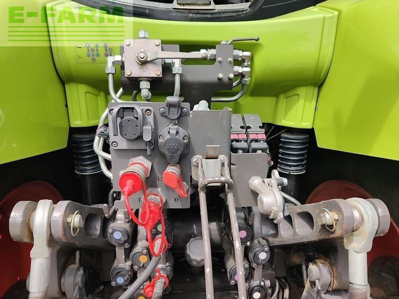 CLAAS axion 810 cmatic CMATIC - Traktorius: foto 4 CLAAS axion 810 cmatic CMATIC - Traktorius: foto 4
