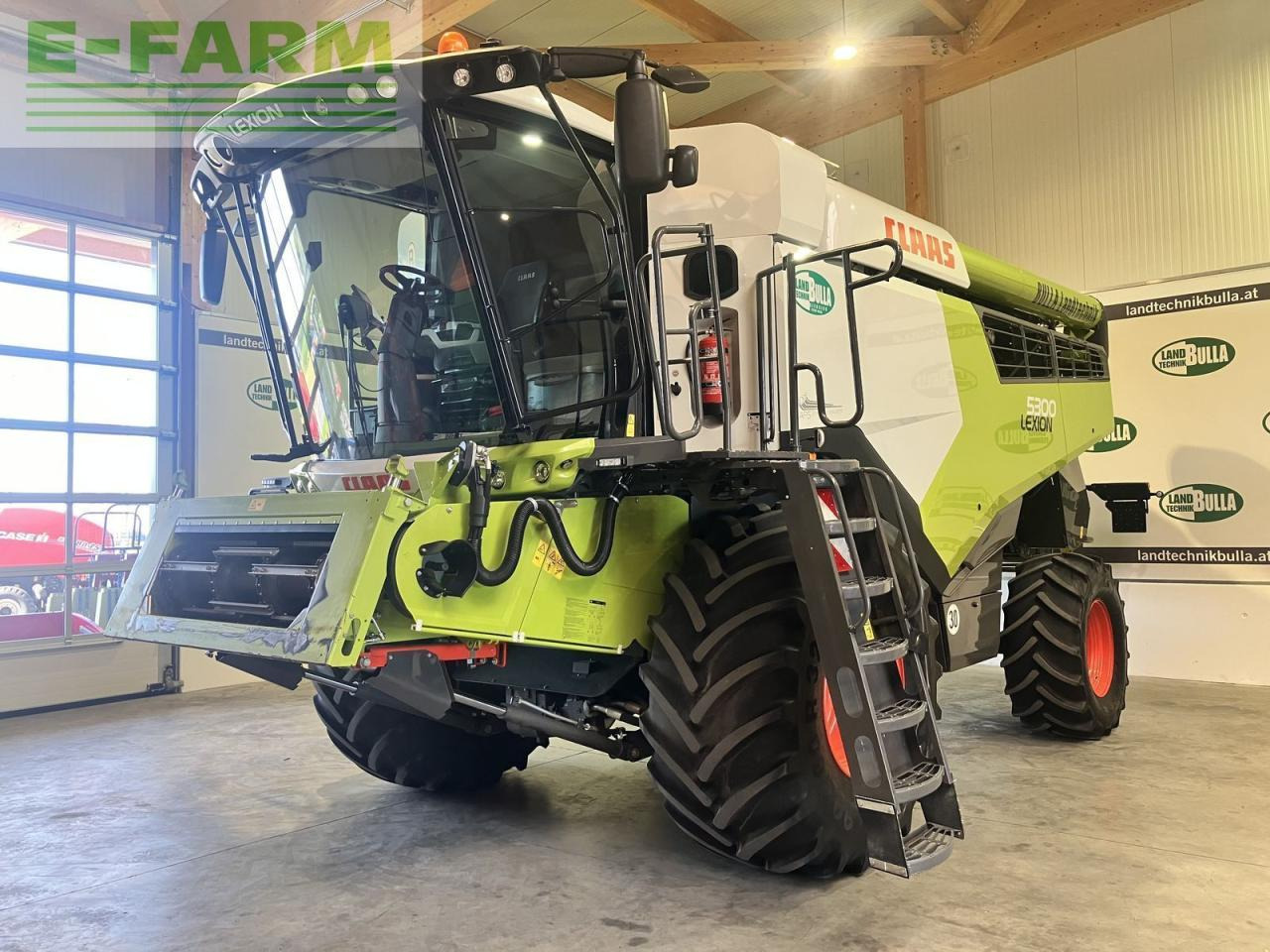 CLAAS lexion 5300 - Derliaus nuėmimo kombainas: foto 1 CLAAS lexion 5300 - Derliaus nuėmimo kombainas: foto 1