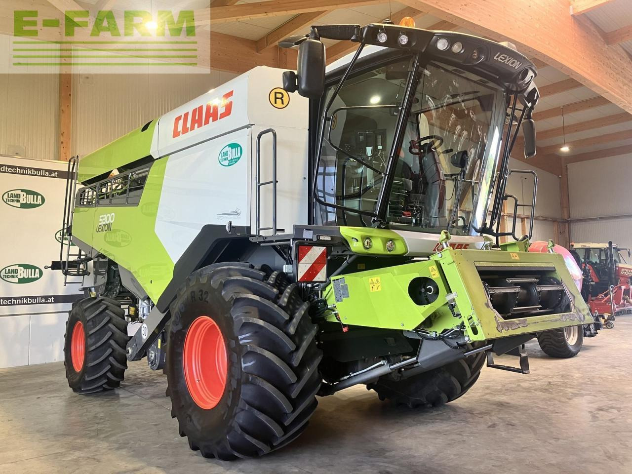 CLAAS lexion 5300 - Derliaus nuėmimo kombainas: foto 2 CLAAS lexion 5300 - Derliaus nuėmimo kombainas: foto 2