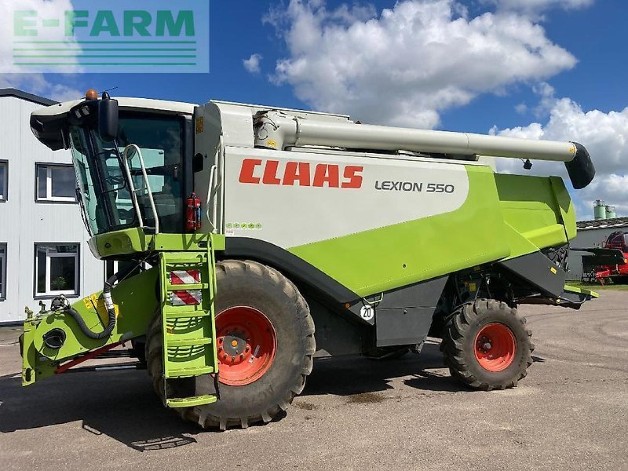 CLAAS lexion 550 - Derliaus nuėmimo kombainas: foto 1 CLAAS lexion 550 - Derliaus nuėmimo kombainas: foto 1
