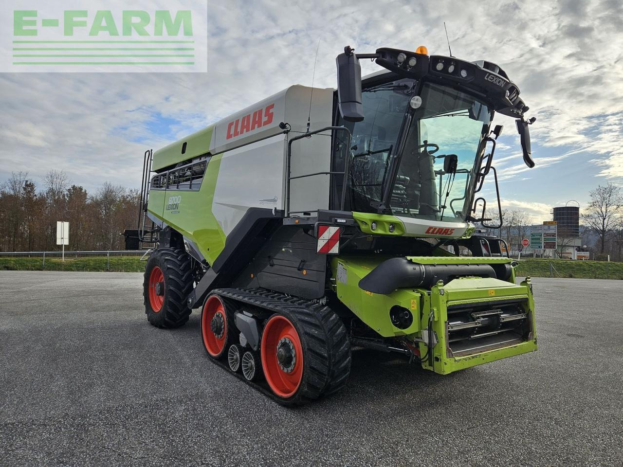 CLAAS lexion 8700tt 4wd cemos automatic - Derliaus nuėmimo kombainas: foto 2 CLAAS lexion 8700tt 4wd cemos automatic - Derliaus nuėmimo kombainas: foto 2