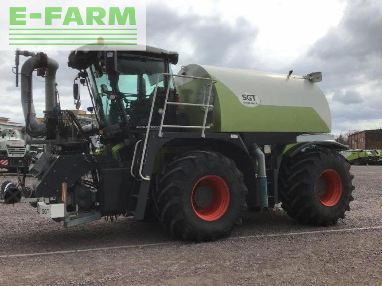 CLAAS xerion 3800 saddle trac SADDLE TRAC - Traktorius: foto 1 CLAAS xerion 3800 saddle trac SADDLE TRAC - Traktorius: foto 1