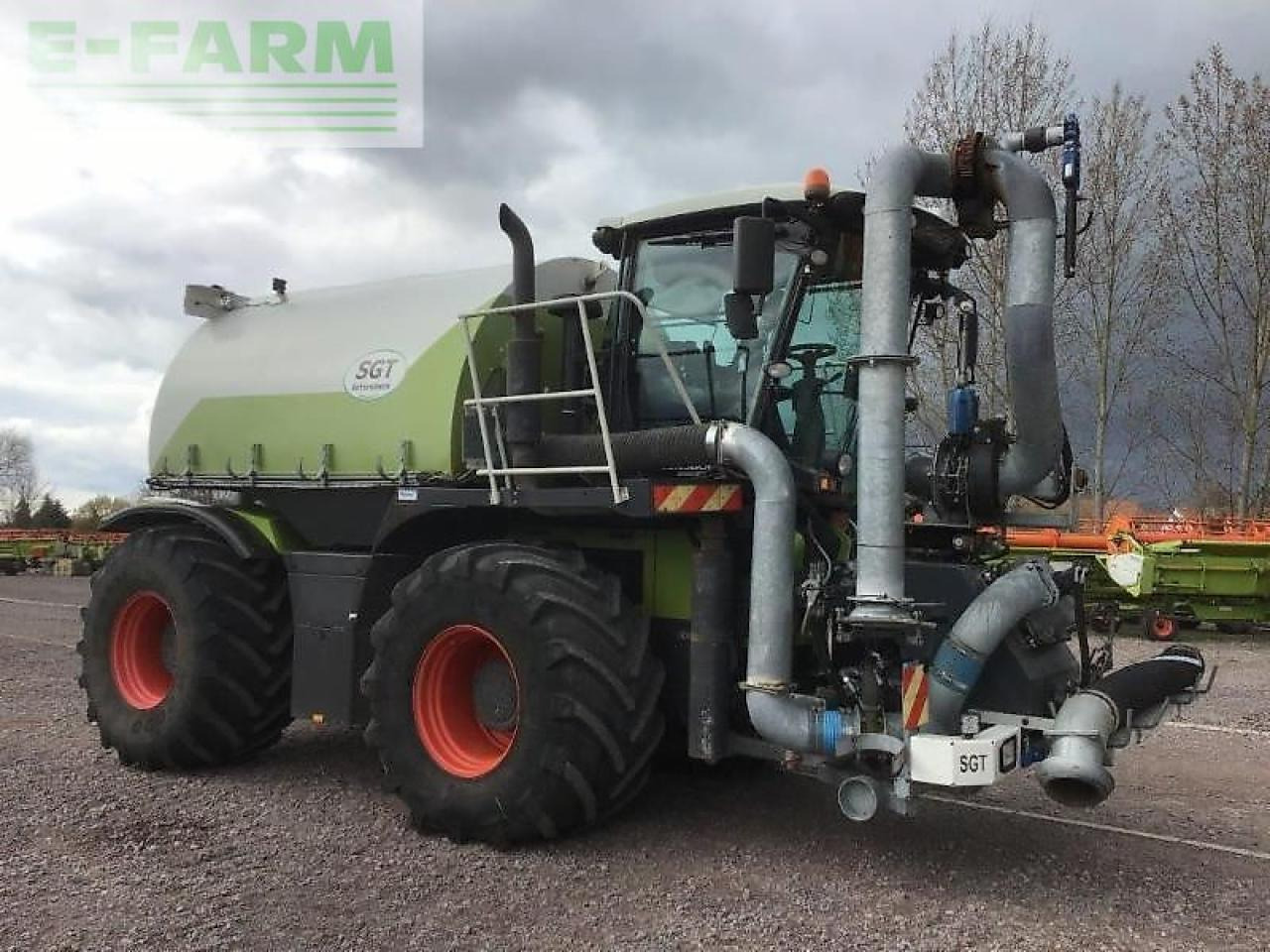 CLAAS xerion 3800 saddle trac - Savaeigis purkštuvas: foto 3 CLAAS xerion 3800 saddle trac - Savaeigis purkštuvas: foto 3