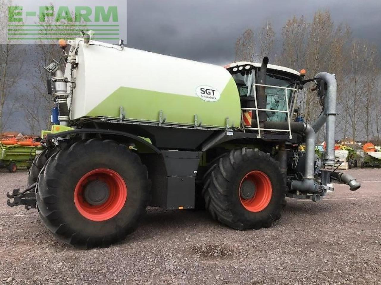 CLAAS xerion 3800 saddle trac - Savaeigis purkštuvas: foto 4 CLAAS xerion 3800 saddle trac - Savaeigis purkštuvas: foto 4