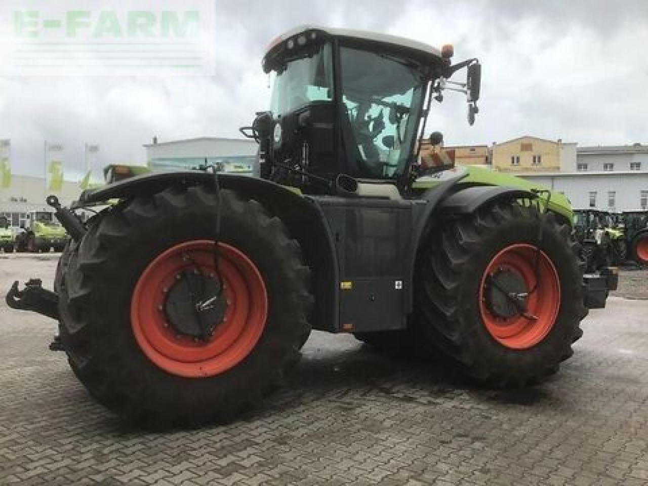 CLAAS xerion 4200 trac vc TRAC VC - Traktorius: foto 3 CLAAS xerion 4200 trac vc TRAC VC - Traktorius: foto 3