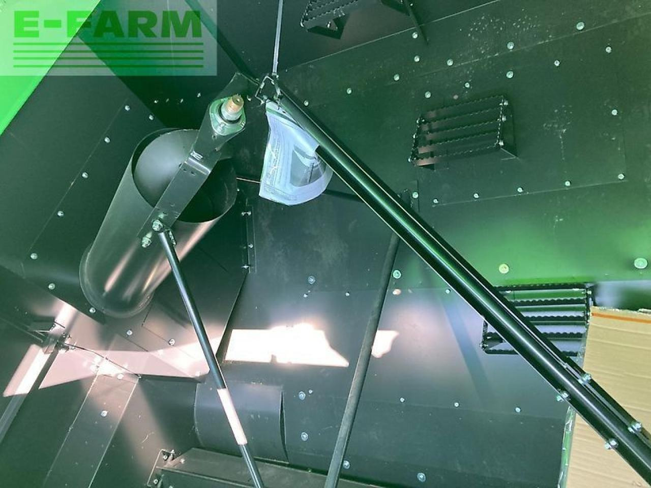 Derliaus nuėmimo kombainas Deutz-Fahr c 6305 ts t5 mit schneidwerk: foto 9 Derliaus nuėmimo kombainas Deutz-Fahr c 6305 ts t5 mit schneidwerk: foto 9