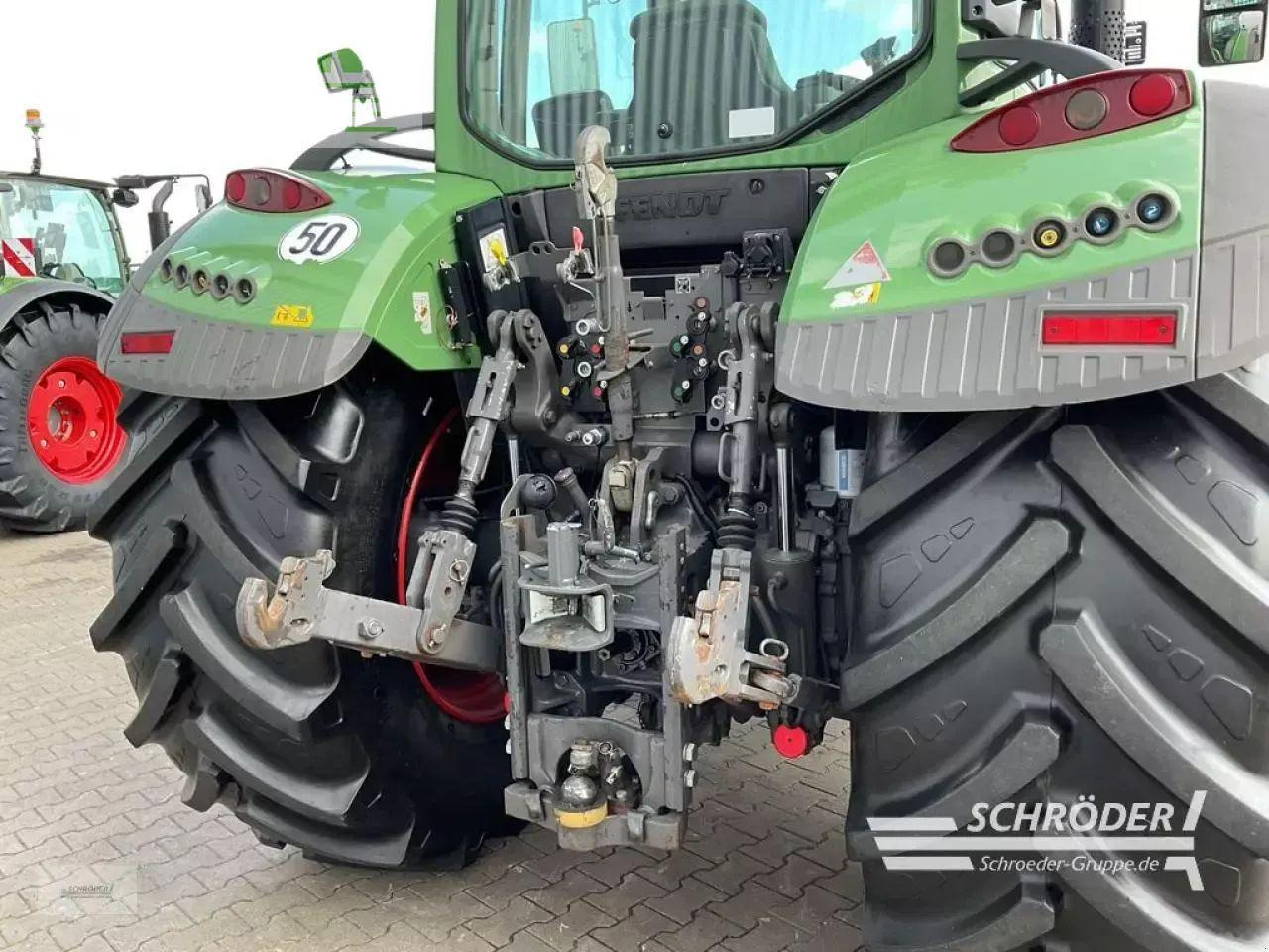 Fendt 724 vario s4 profi plus ProfiPlus - Traktorius: foto 4 Fendt 724 vario s4 profi plus ProfiPlus - Traktorius: foto 4