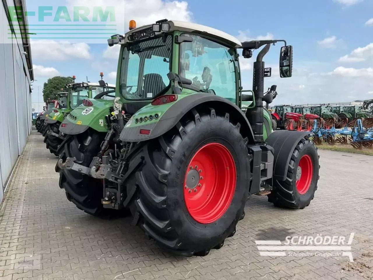 Fendt 724 vario s4 profi plus ProfiPlus - Traktorius: foto 3 Fendt 724 vario s4 profi plus ProfiPlus - Traktorius: foto 3