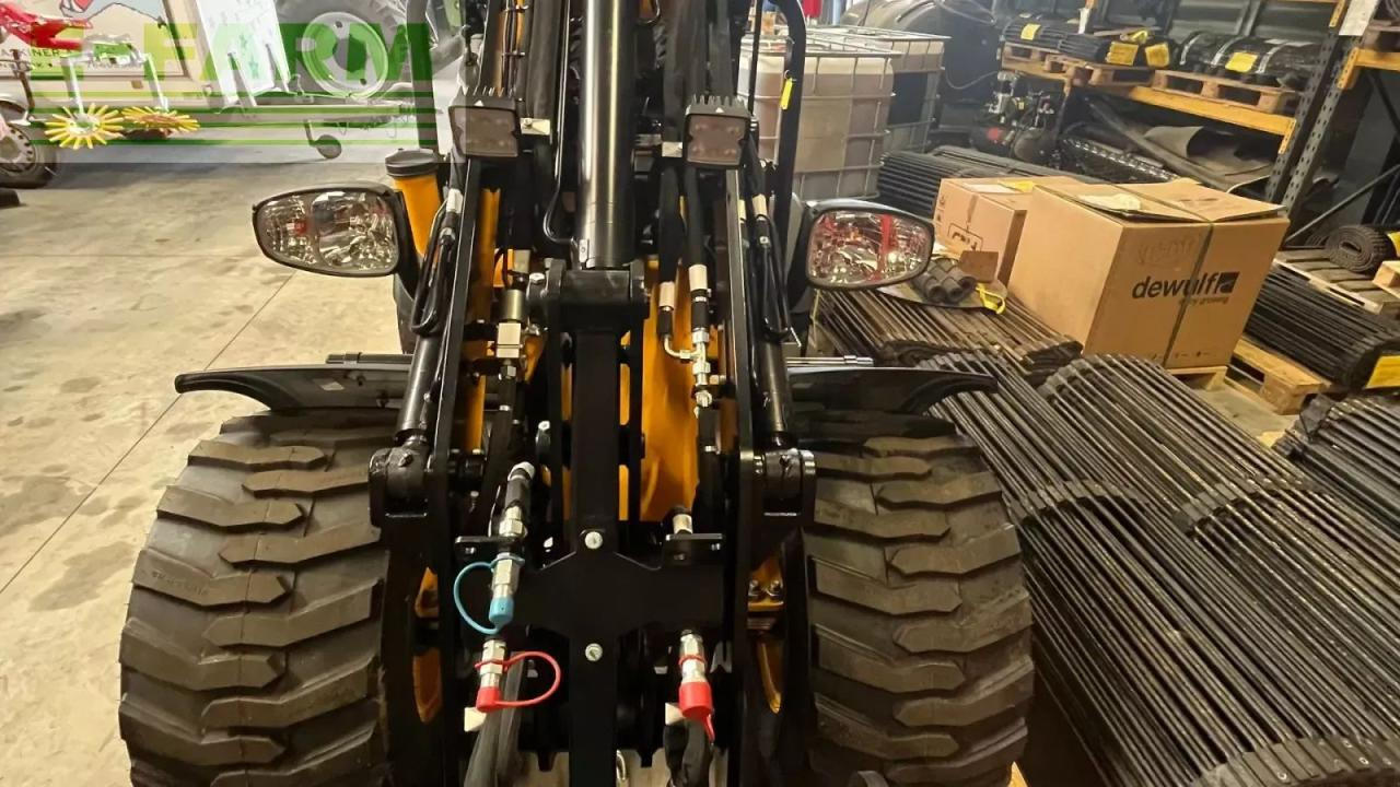 JCB 403 agri smart power - Mini ekskavatorius: foto 2 JCB 403 agri smart power - Mini ekskavatorius: foto 2