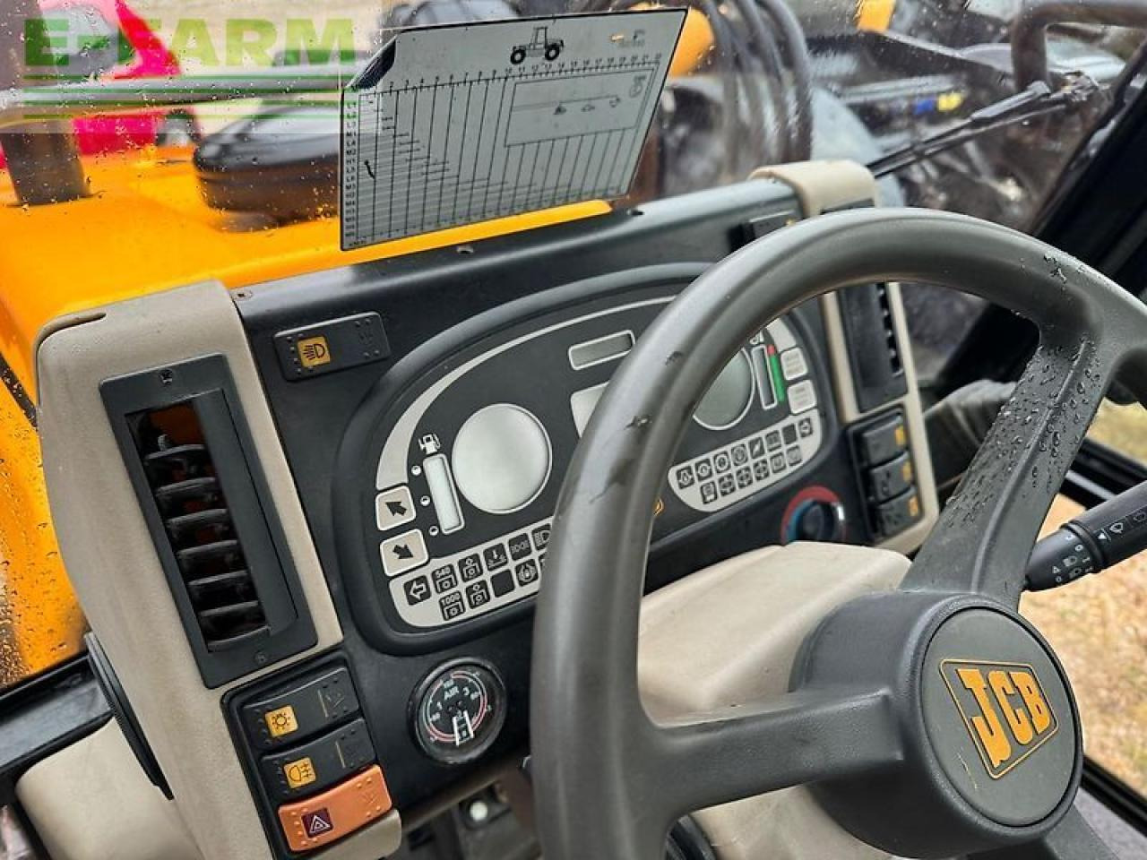 JCB fastrac 2115 / 4ws - Traktorius: foto 2 JCB fastrac 2115 / 4ws - Traktorius: foto 2