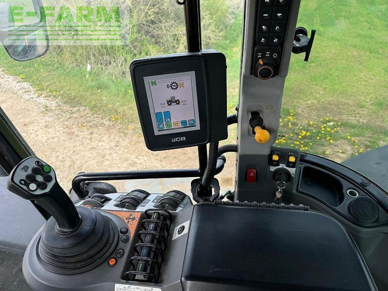 Traktorius JCB fastrac 4220: foto 14