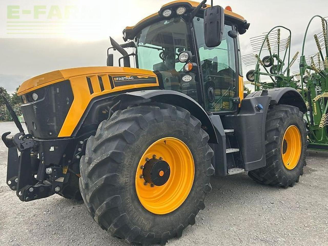 JCB fastrac 4220 - Traktorius: foto 1 JCB fastrac 4220 - Traktorius: foto 1