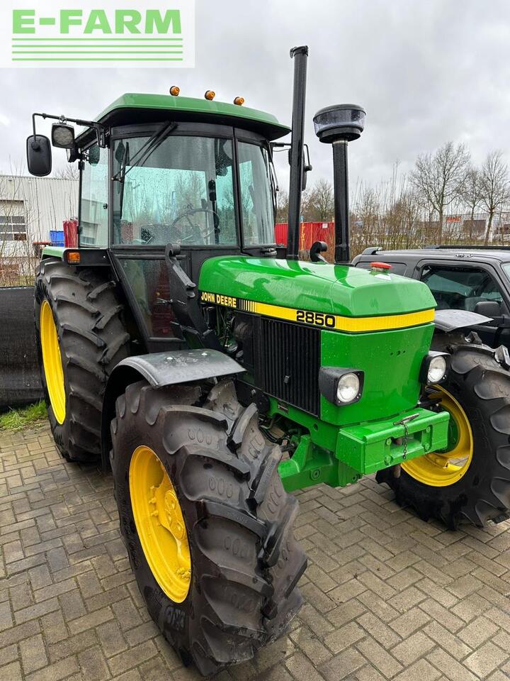 John Deere 2850 - Traktorius: foto 1 John Deere 2850 - Traktorius: foto 1