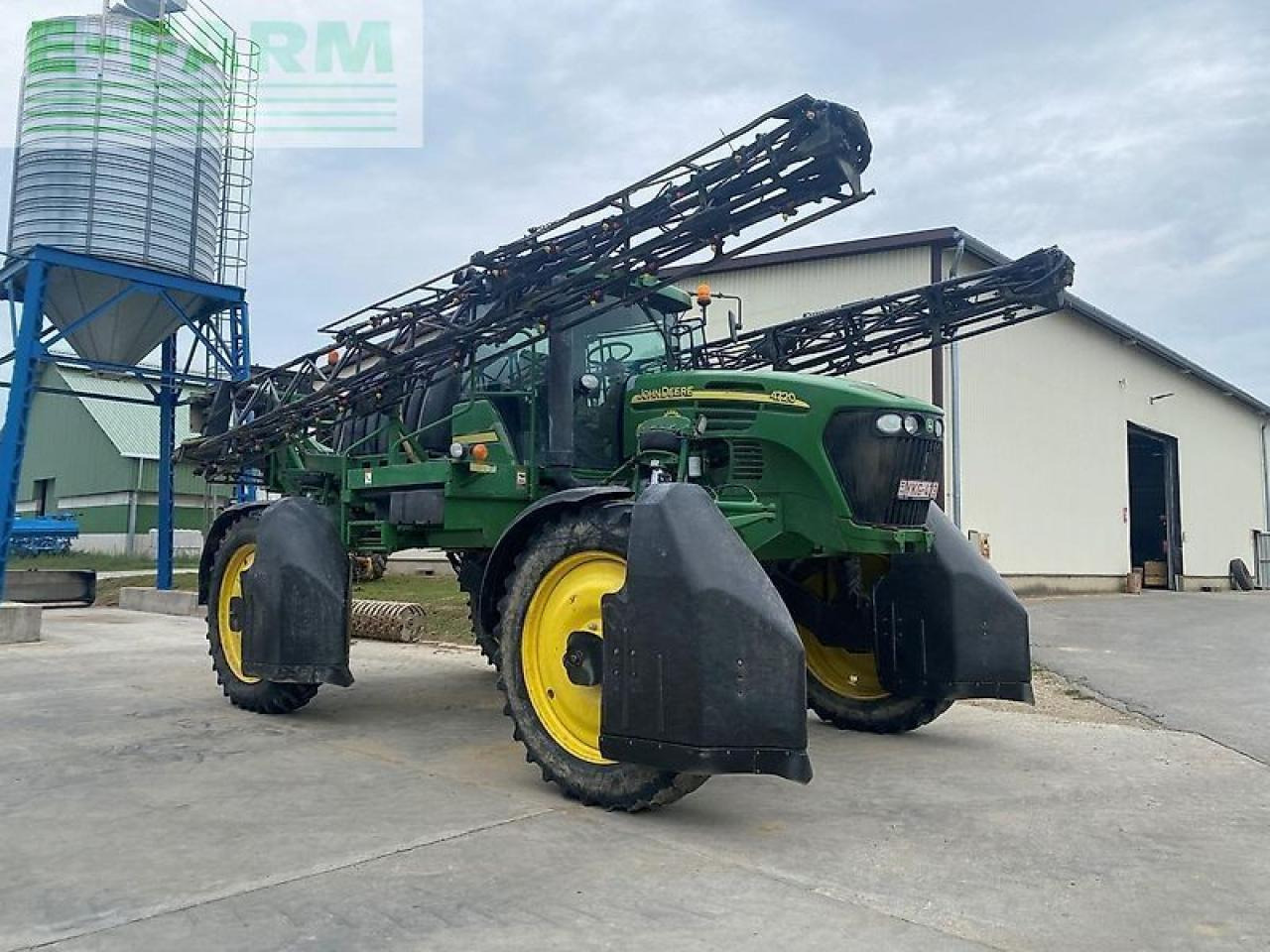 John Deere 4720 - Prikabinamas purkštuvas: foto 3 John Deere 4720 - Prikabinamas purkštuvas: foto 3