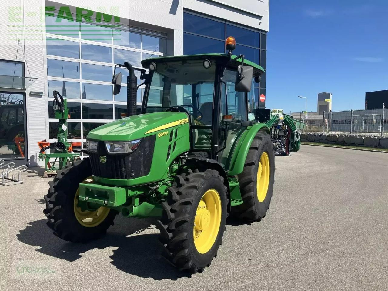 John Deere 5067e - Traktorius: foto 1 John Deere 5067e - Traktorius: foto 1