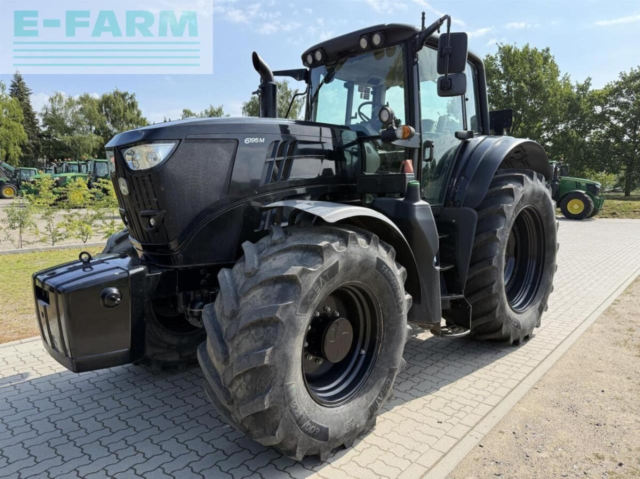John Deere 6195m black - Traktorius: foto 1 John Deere 6195m black - Traktorius: foto 1