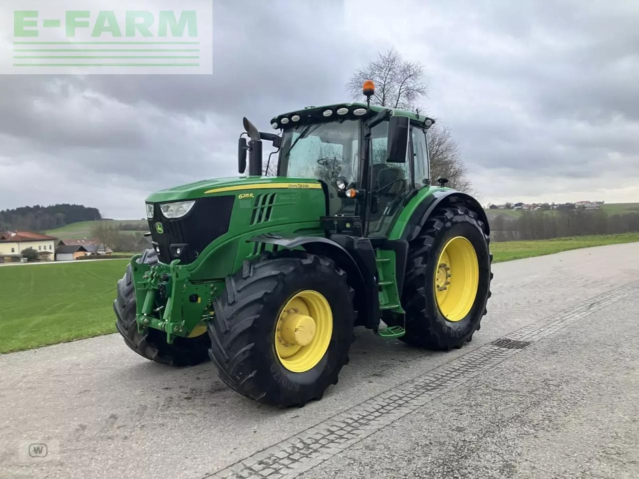 John Deere 6215r - Traktorius: foto 1 John Deere 6215r - Traktorius: foto 1