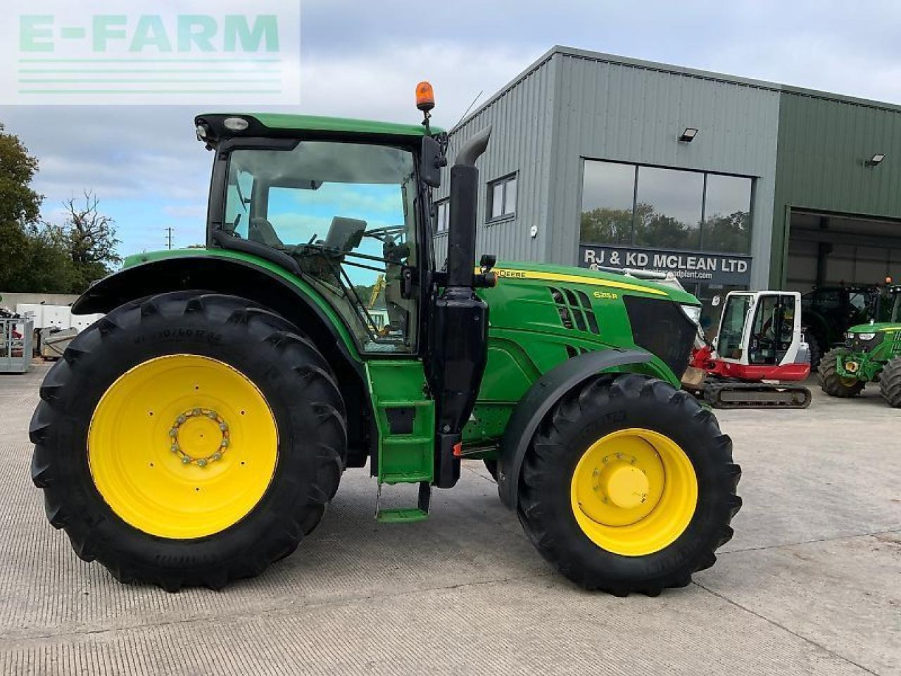 John Deere 6215r tractor (st24428) - Traktorius: foto 1 John Deere 6215r tractor (st24428) - Traktorius: foto 1