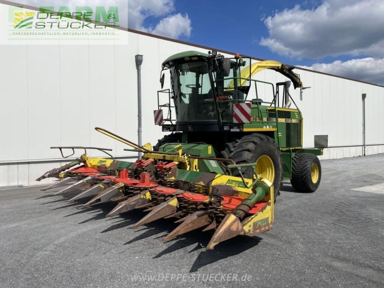 John Deere 6810 mit gebiss - Pašarų kombainas: foto 1 John Deere 6810 mit gebiss - Pašarų kombainas: foto 1