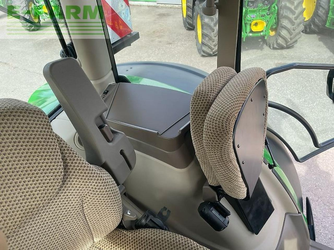 John Deere 6r215 / 6r 215 - Traktorius: foto 5 John Deere 6r215 / 6r 215 - Traktorius: foto 5