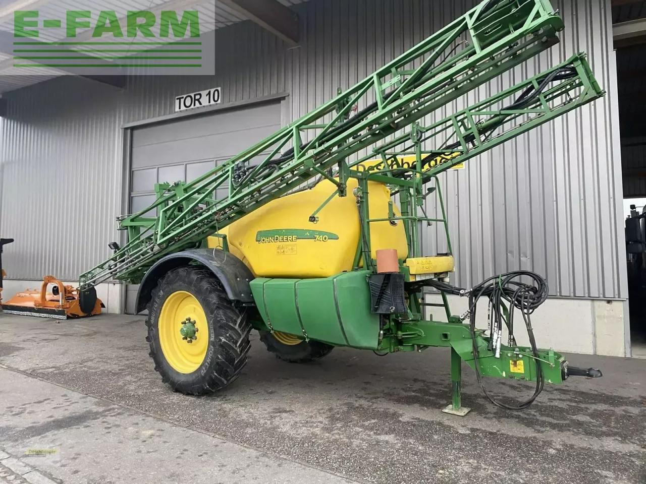 John Deere 740 - 28 m - Prikabinamas purkštuvas: foto 1 John Deere 740 - 28 m - Prikabinamas purkštuvas: foto 1