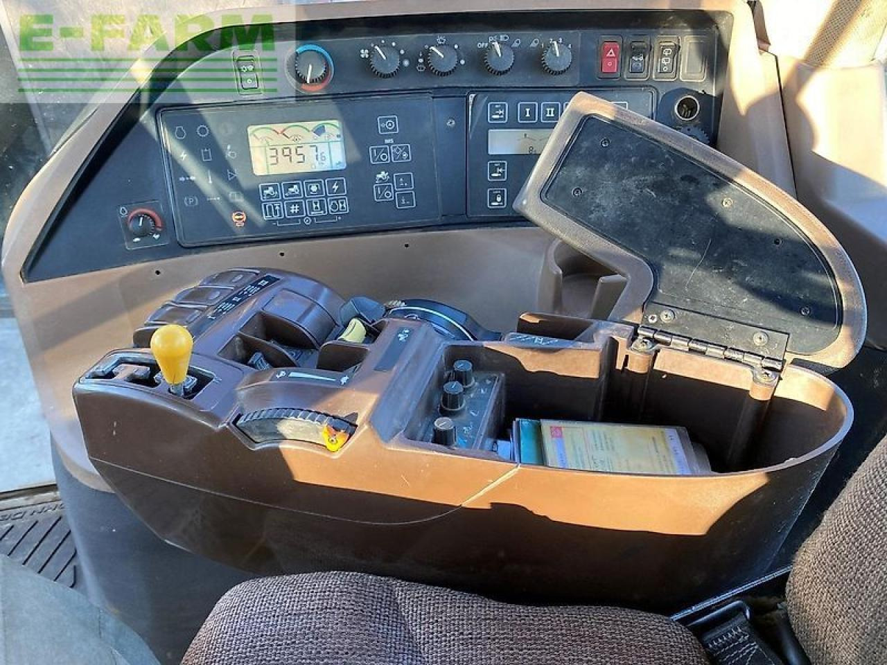 Traktorius John Deere 8320: foto 32