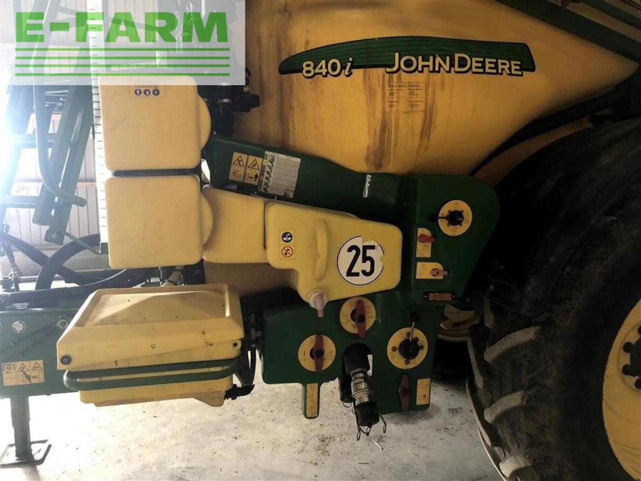 John Deere 840 i 24 meter - Prikabinamas purkštuvas: foto 5 John Deere 840 i 24 meter - Prikabinamas purkštuvas: foto 5