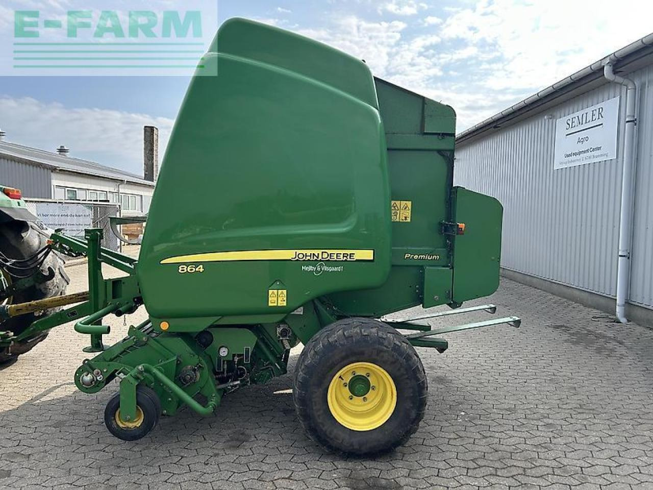John Deere 864 - Stačiakampių ryšulių presas: foto 1 John Deere 864 - Stačiakampių ryšulių presas: foto 1