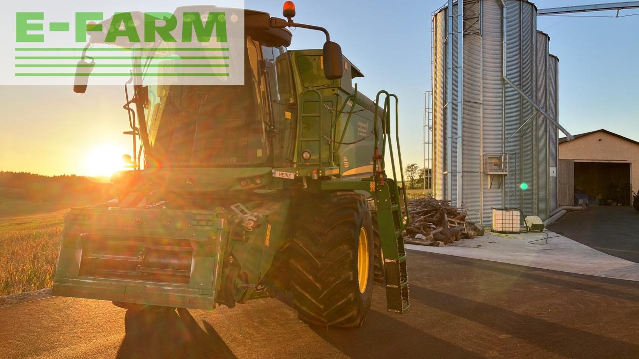 John Deere T550 HM - Derliaus nuėmimo kombainas: foto 1 John Deere T550 HM - Derliaus nuėmimo kombainas: foto 1