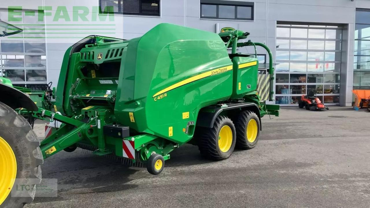 John Deere c451r - Stačiakampių ryšulių presas: foto 1 John Deere c451r - Stačiakampių ryšulių presas: foto 1