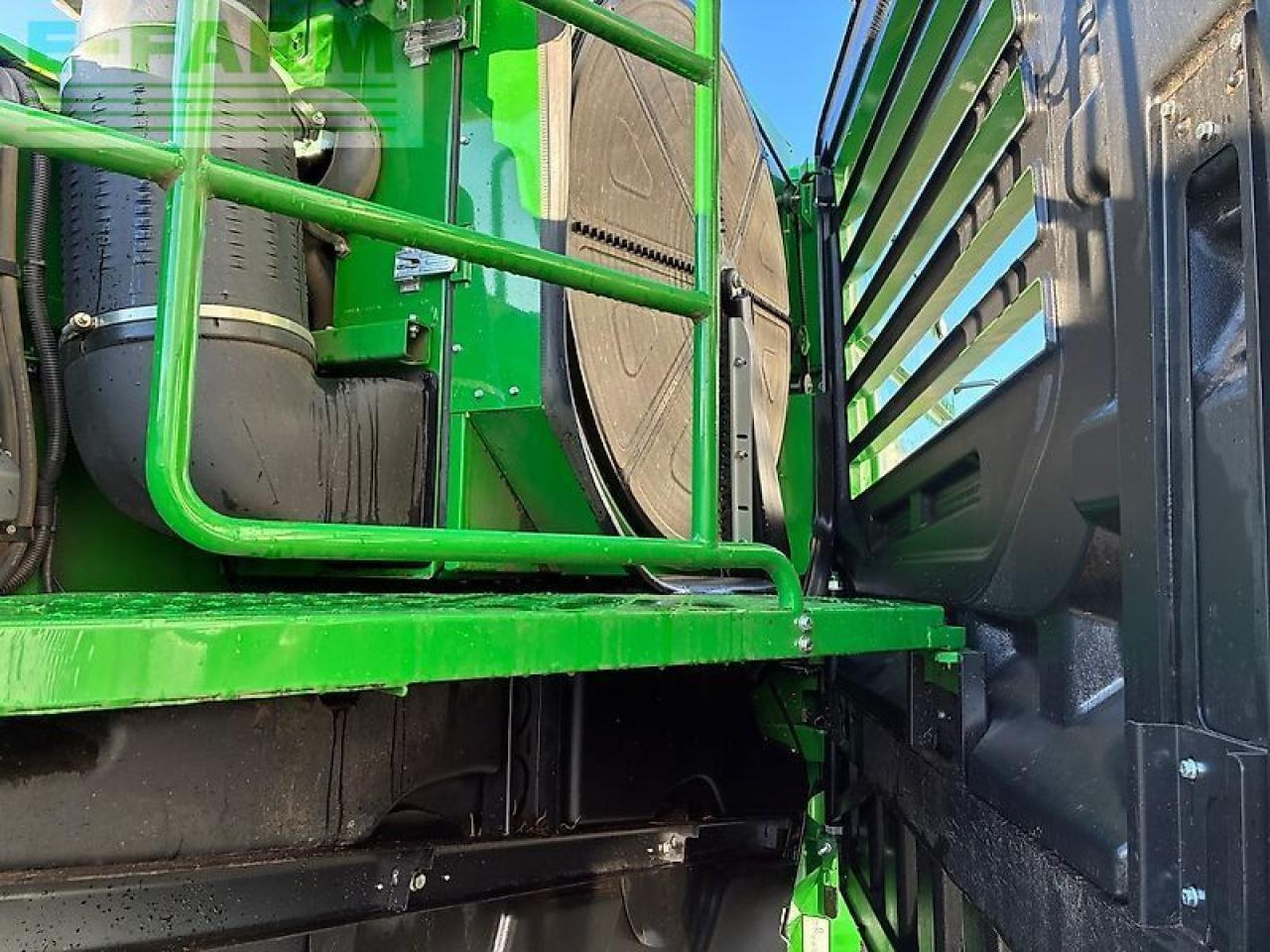 Derliaus nuėmimo kombainas John Deere t 670 i raupe: foto 15