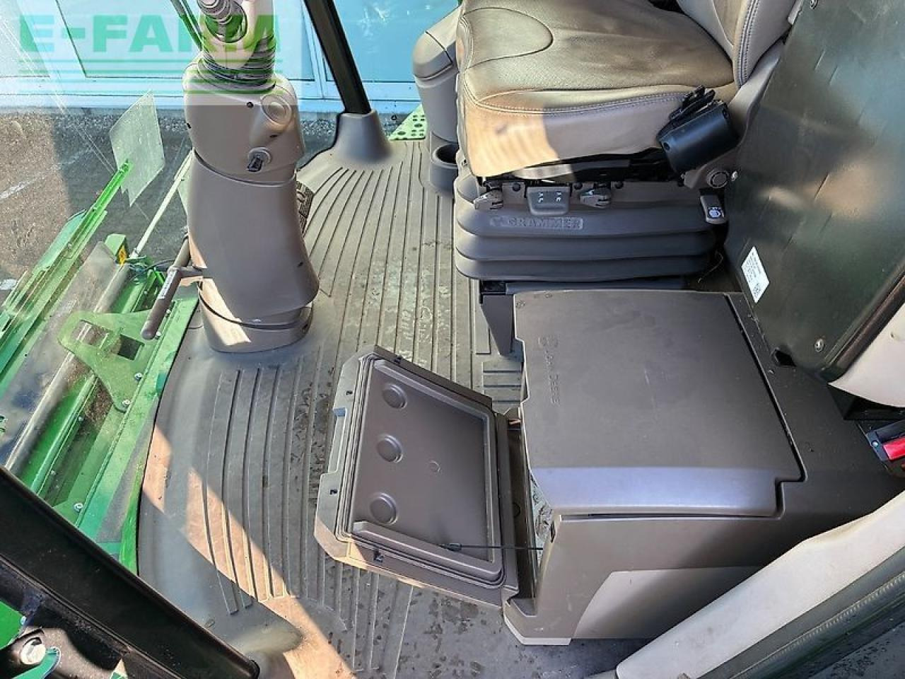 Derliaus nuėmimo kombainas John Deere t 670 i raupe: foto 8