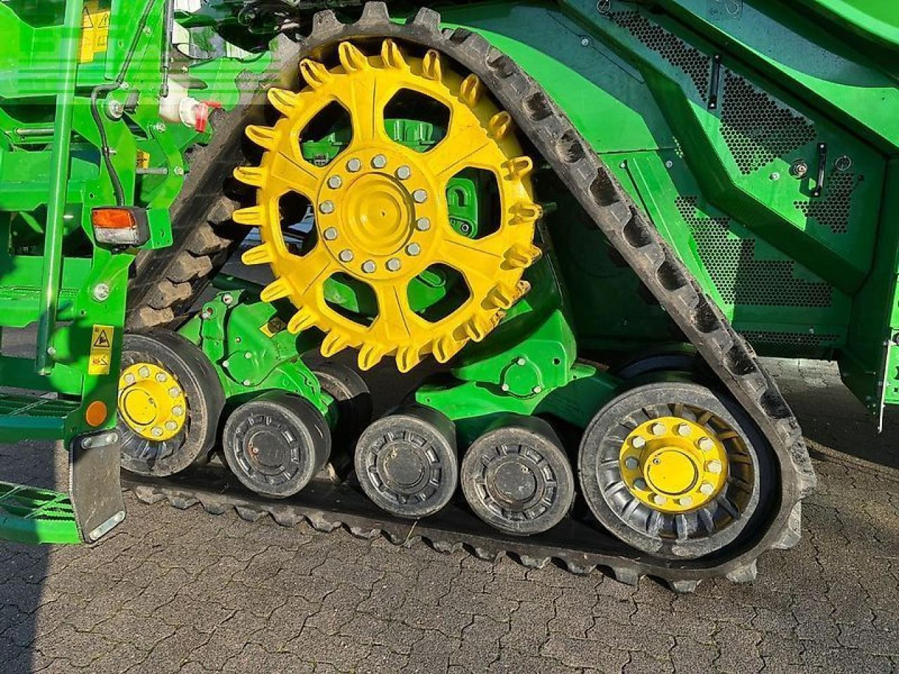 Derliaus nuėmimo kombainas John Deere t 670 i raupe: foto 11