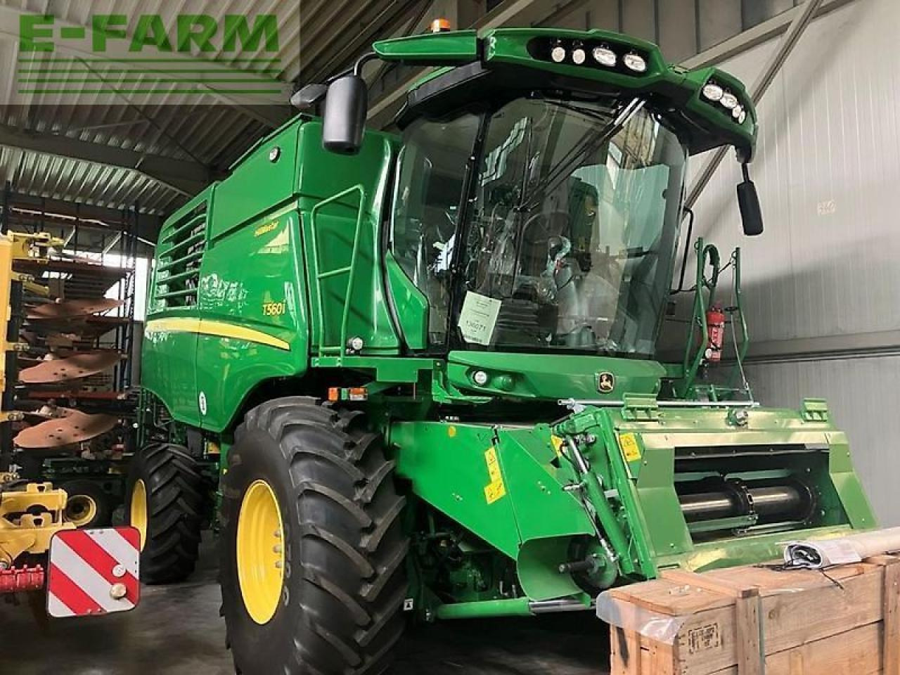 John Deere t560 hm - Derliaus nuėmimo kombainas: foto 1 John Deere t560 hm - Derliaus nuėmimo kombainas: foto 1