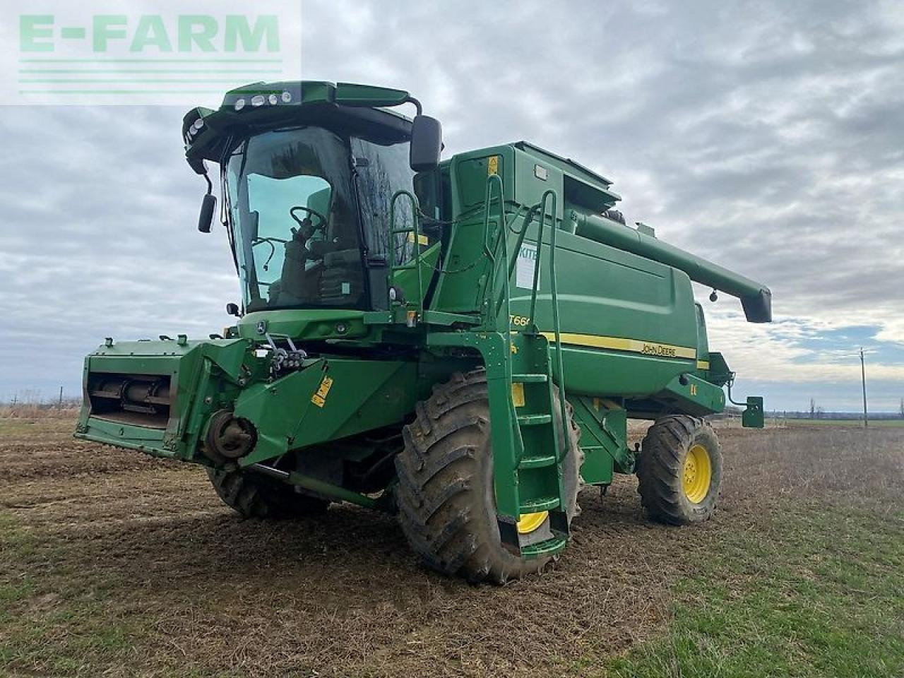 John Deere t660 - Derliaus nuėmimo kombainas: foto 1 John Deere t660 - Derliaus nuėmimo kombainas: foto 1