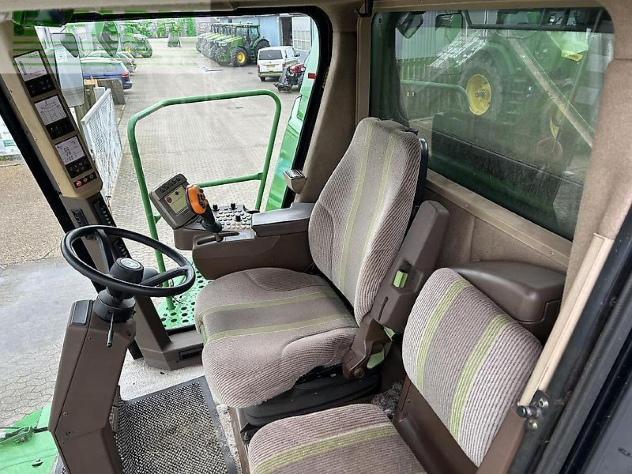 John Deere t670 - Derliaus nuėmimo kombainas: foto 5 John Deere t670 - Derliaus nuėmimo kombainas: foto 5