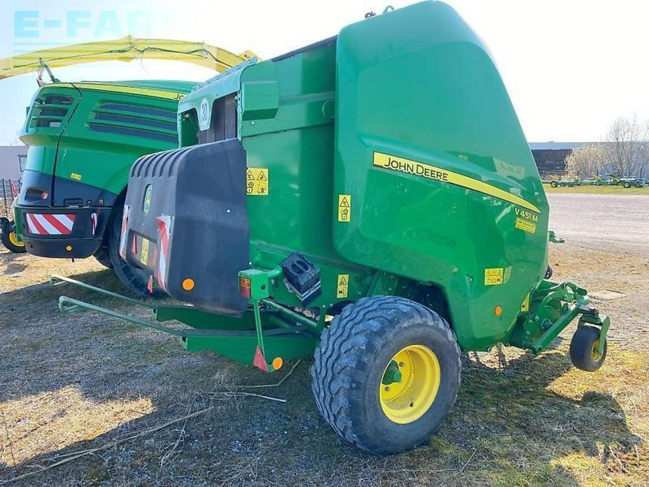 Stačiakampių ryšulių presas John Deere v451m: foto 7