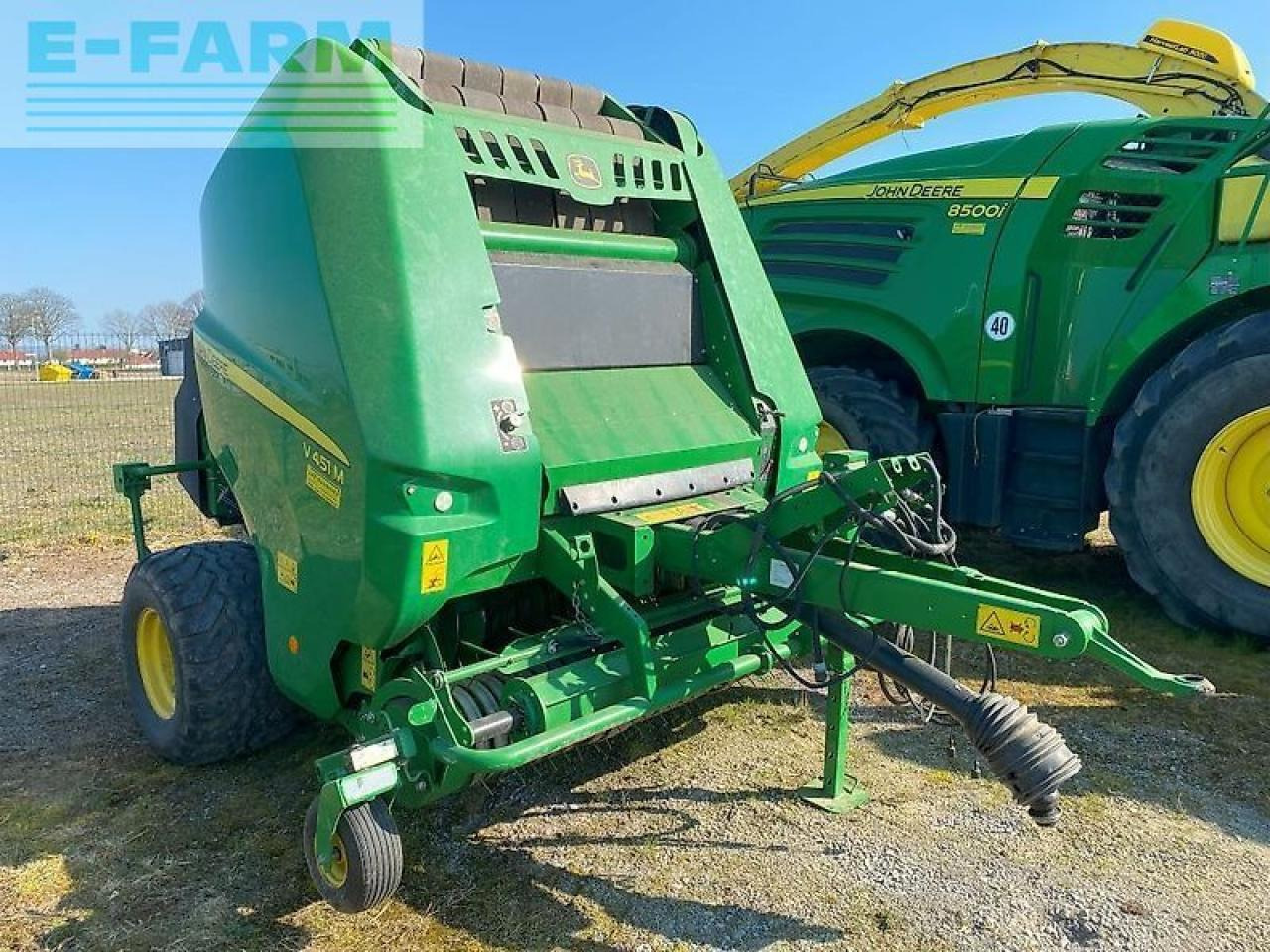 Stačiakampių ryšulių presas John Deere v451m: foto 6