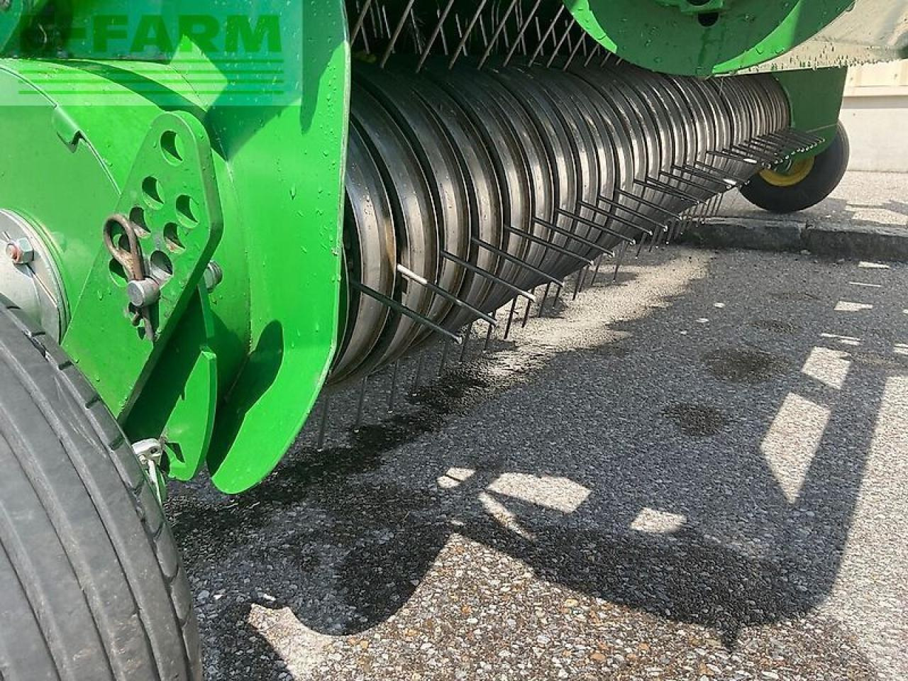 Stačiakampių ryšulių presas John Deere v451r: foto 10