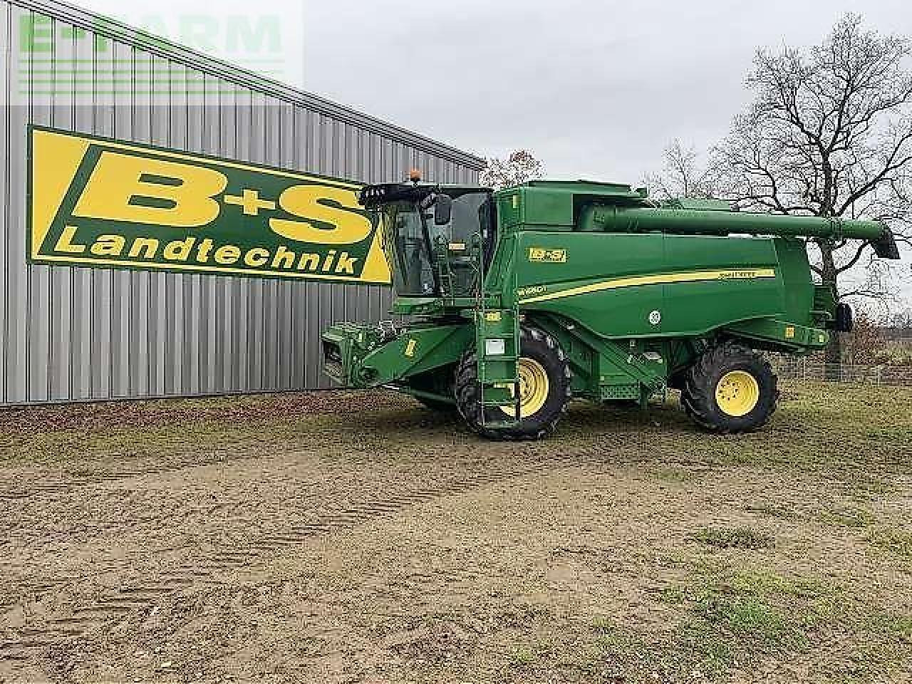 John Deere w660 - Derliaus nuėmimo kombainas: foto 1 John Deere w660 - Derliaus nuėmimo kombainas: foto 1