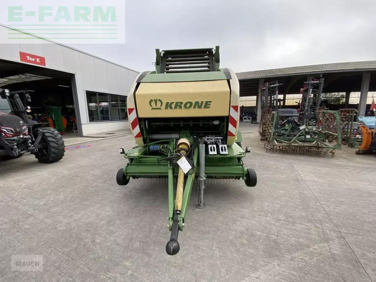 Krone comprima cf 155 xc - Stačiakampių ryšulių presas: foto 2 Krone comprima cf 155 xc - Stačiakampių ryšulių presas: foto 2