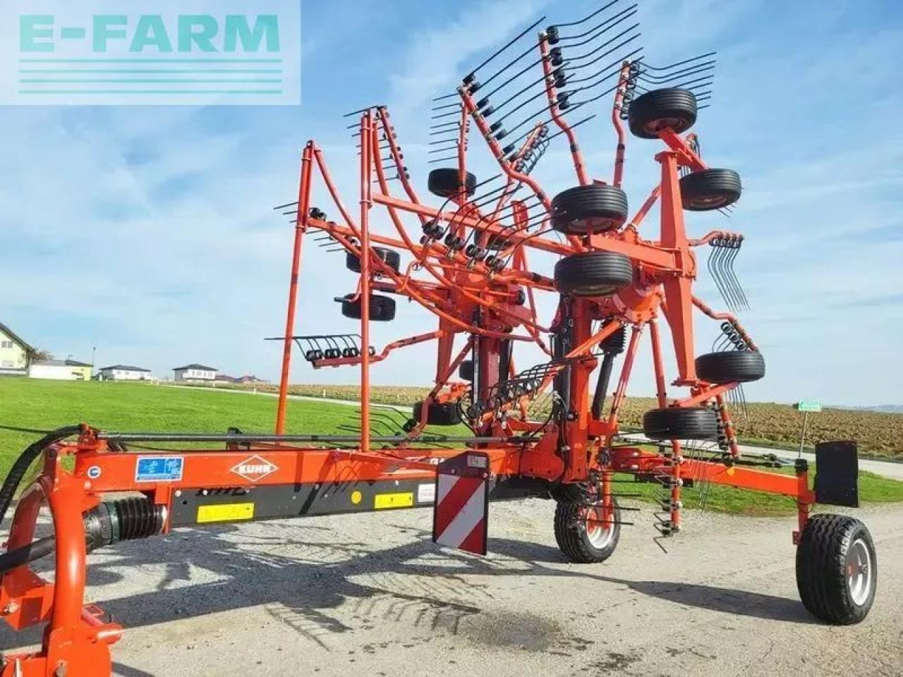 Kuhn ga7501+ 2-kreisel-mittelschwader - Šieno grėblys/ Vartytuvas: foto 1 Kuhn ga7501+ 2-kreisel-mittelschwader - Šieno grėblys/ Vartytuvas: foto 1