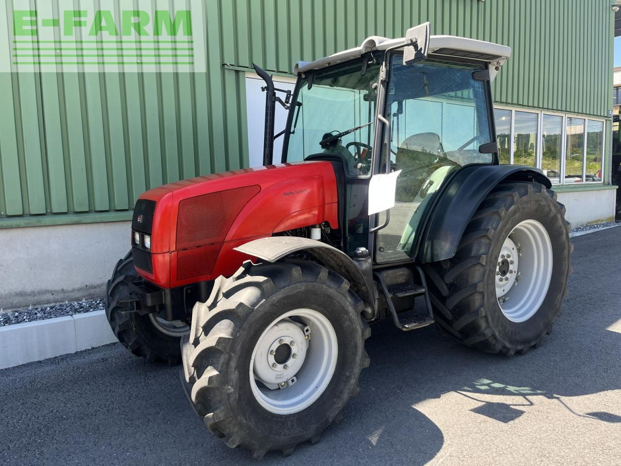 Massey Ferguson 2435 - Traktorius: foto 1 Massey Ferguson 2435 - Traktorius: foto 1
