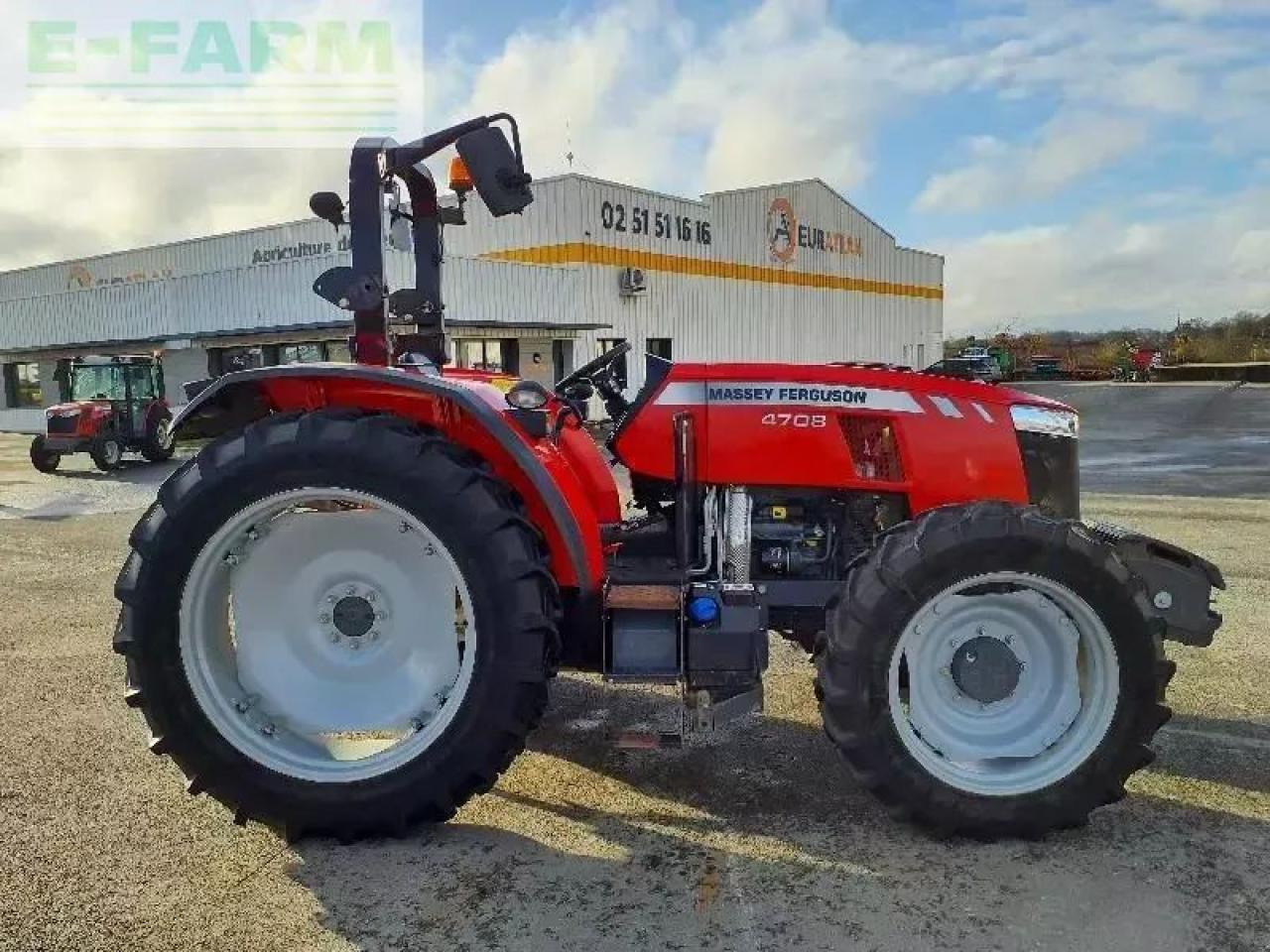 Massey Ferguson 4708 - Traktorius: foto 1 Massey Ferguson 4708 - Traktorius: foto 1