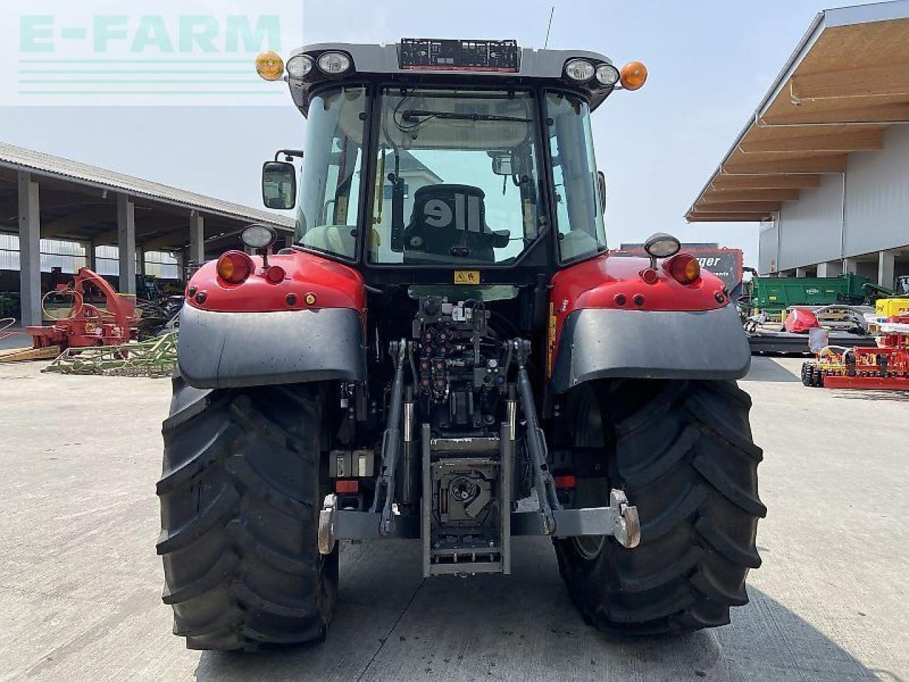 Massey Ferguson mf 5610 dyna-4 essential Essential - Traktorius: foto 4 Massey Ferguson mf 5610 dyna-4 essential Essential - Traktorius: foto 4