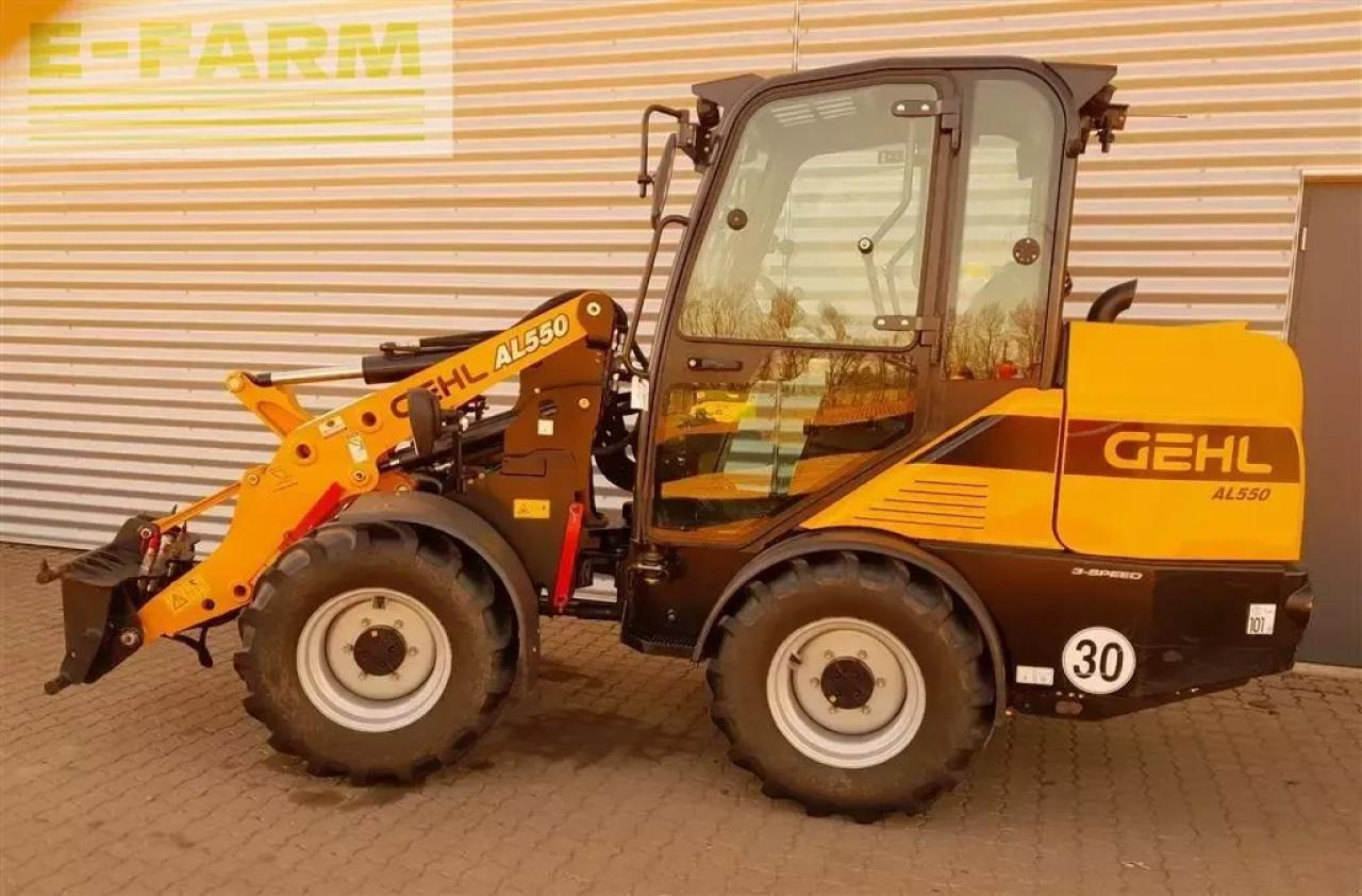 Mustang al550 m. kabine - Mini ekskavatorius: foto 3 Mustang al550 m. kabine - Mini ekskavatorius: foto 3