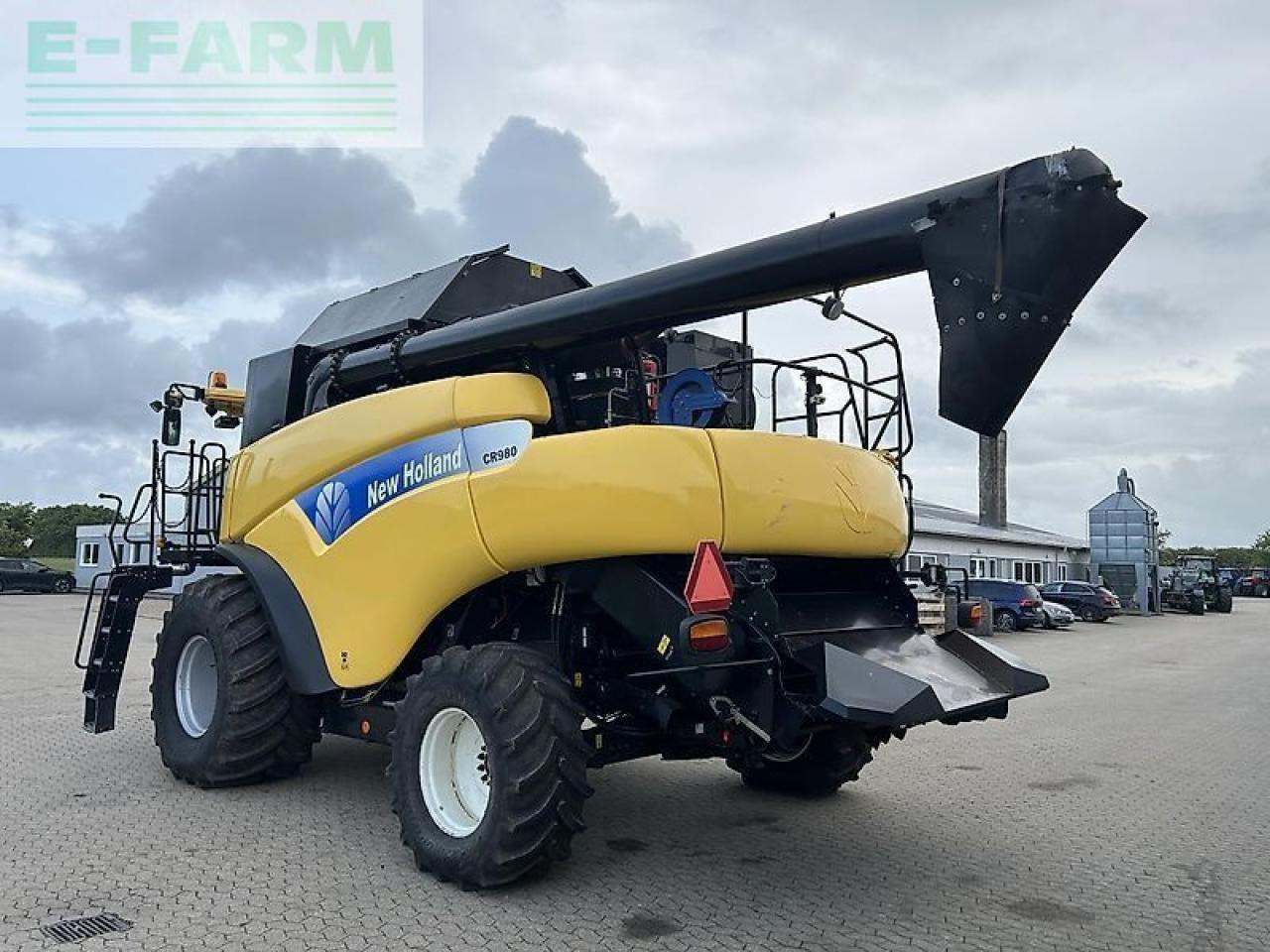 Derliaus nuėmimo kombainas New Holland cr 980: foto 9