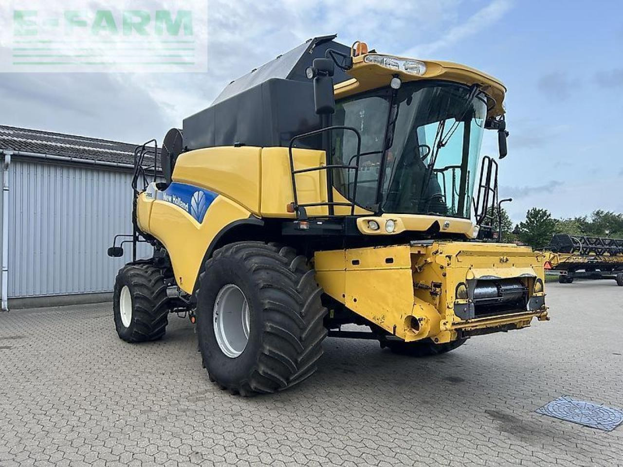 Derliaus nuėmimo kombainas New Holland cr 980: foto 13