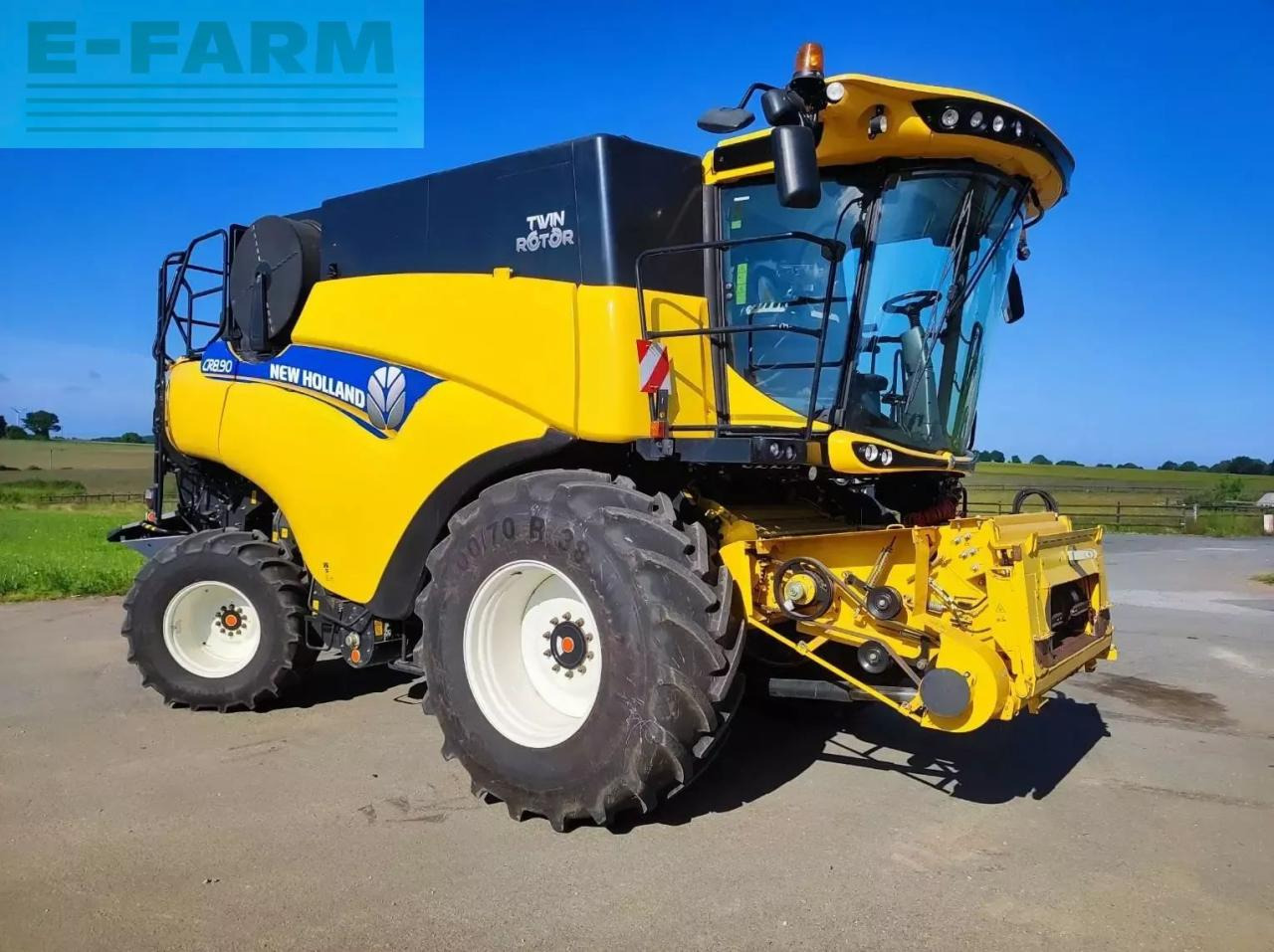 New Holland cr8.90 - Derliaus nuėmimo kombainas: foto 2 New Holland cr8.90 - Derliaus nuėmimo kombainas: foto 2