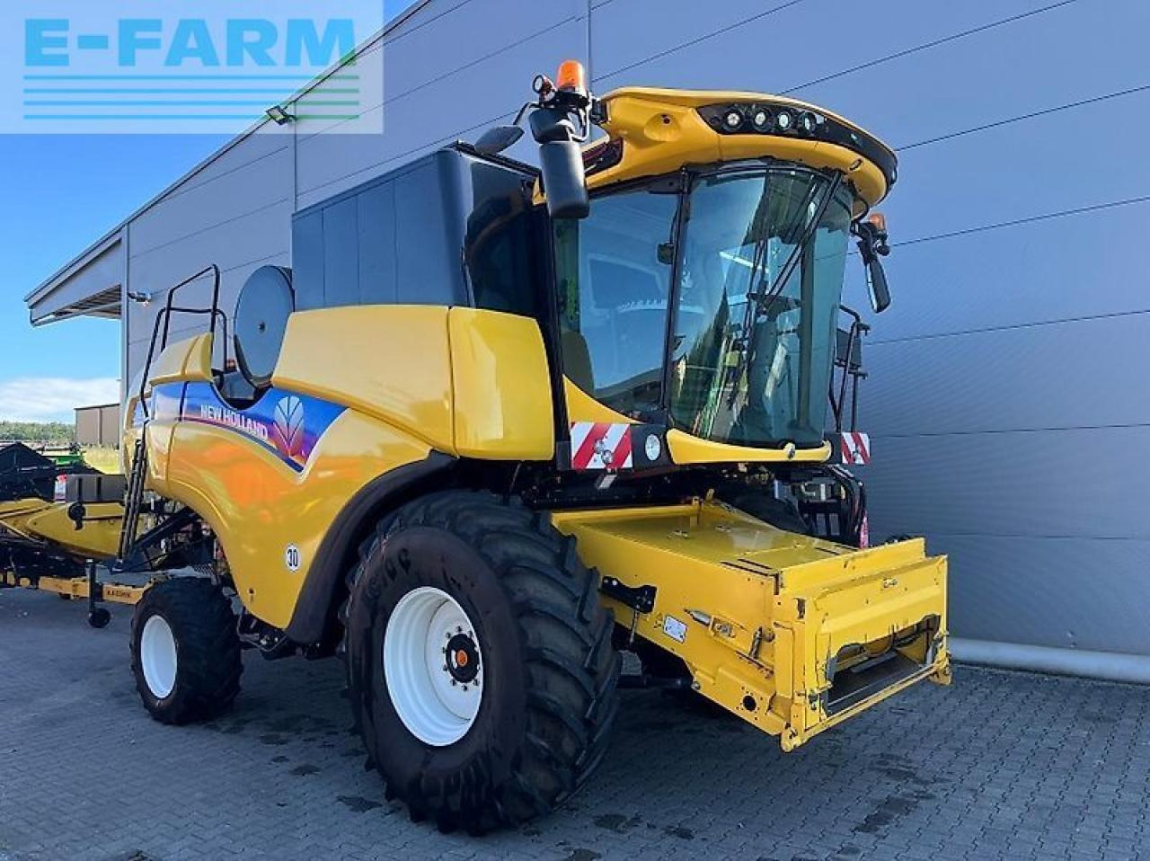 New Holland cx 6.90 - Derliaus nuėmimo kombainas: foto 1 New Holland cx 6.90 - Derliaus nuėmimo kombainas: foto 1